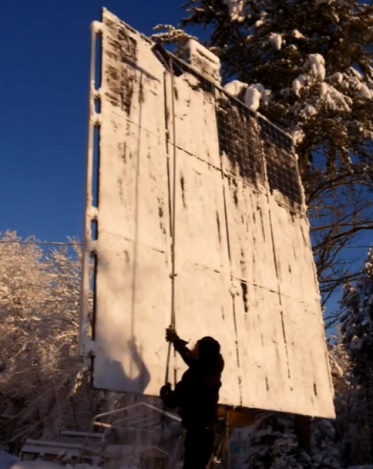 Solární panely jdou očistit od sněhu jednoduše smetákem