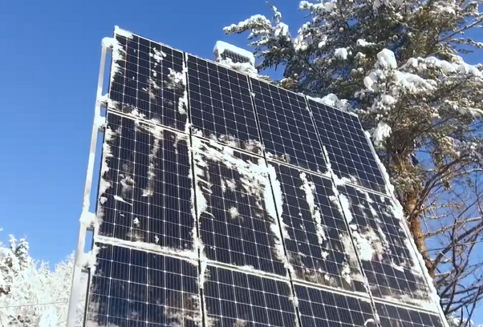 Vytěžíte ze solárních panelů na své střeše maximum i v zimě?